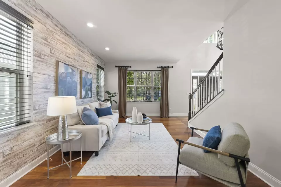 Living - 812 Metropolitan Ave, Bolingbrook, IL 60490 photo 2 of 4