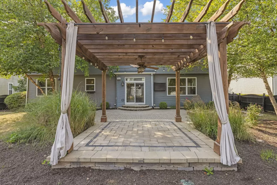 Exterior - 812 Metropolitan Ave, Bolingbrook, IL 60490 photo 7 of 8