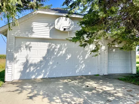 2931 E 10th Rd, Utica, IL 61373 photo 4