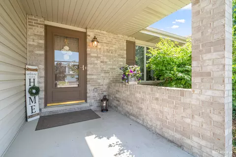 2018 Olde Mill Rd, Plainfield, IL 60586 photo 2