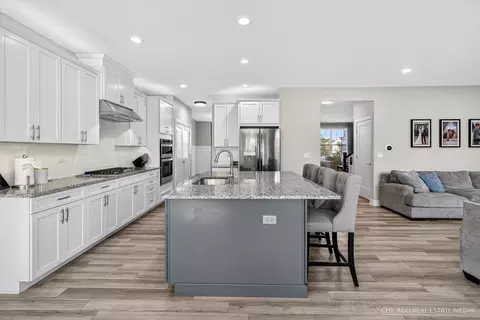 Kitchen - 3591 Doral Dr, Elgin, IL 60124 photo 2 of 4