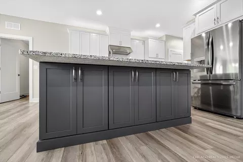 Kitchen - 3591 Doral Dr, Elgin, IL 60124 photo 3 of 4