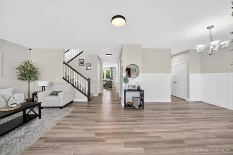 Entry Way - 3591 Doral Dr, Elgin, IL 60124 photo 1 of 2
