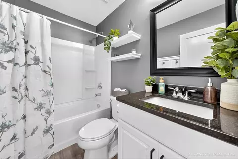 Bath - 3591 Doral Dr, Elgin, IL 60124 photo 3 of 3