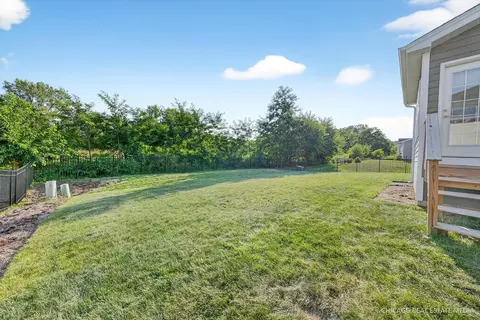 Exterior - 3591 Doral Dr, Elgin, IL 60124 photo 3 of 3
