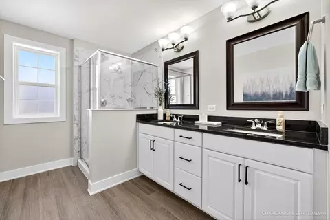 Bath - 3591 Doral Dr, Elgin, IL 60124 photo 2 of 3