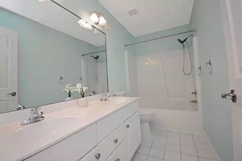 Bath - 3 Currie Ct, Bloomington, IL 61704 photo 12 of 13