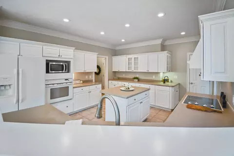 Kitchen - 3 Currie Ct, Bloomington, IL 61704 photo 8 of 14