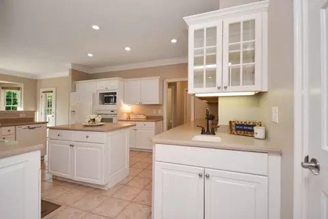 Kitchen - 3 Currie Ct, Bloomington, IL 61704 photo 6 of 14
