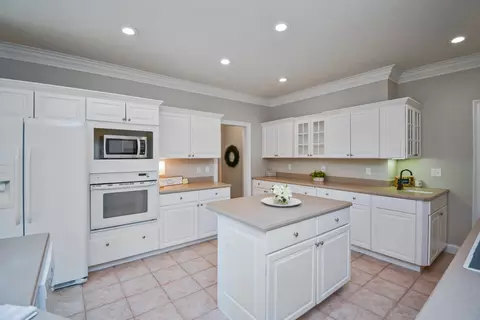 Kitchen - 3 Currie Ct, Bloomington, IL 61704 photo 13 of 14
