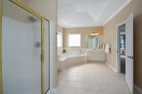 Bath - 3 Currie Ct, Bloomington, IL 61704 photo 5 of 13