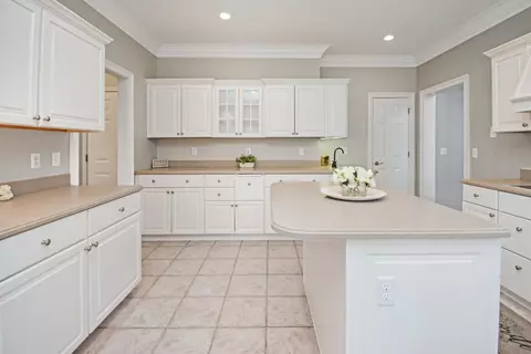 Kitchen - 3 Currie Ct, Bloomington, IL 61704 photo 12 of 14