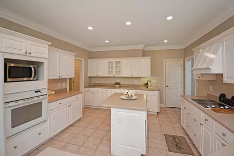Kitchen - 3 Currie Ct, Bloomington, IL 61704 photo 2 of 14