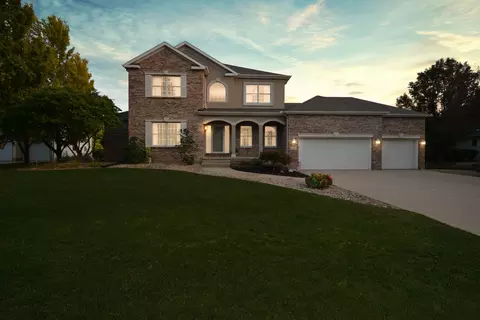 3 Currie Ct, Bloomington, IL 61704