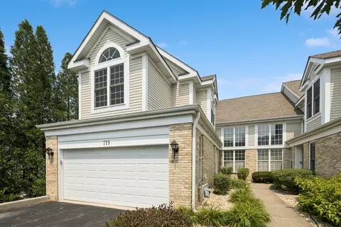 719 Citadel Dr, Westmont, IL 60559