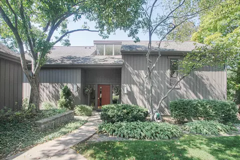 716 Old Barn Rd # B, Lake Barrington, IL 60010