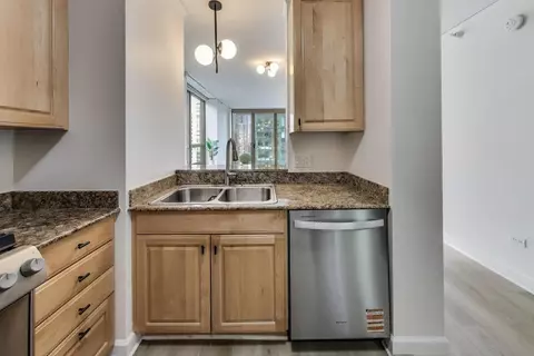 Kitchen - 420 E Waterside Dr #3304, Chicago, IL 60601 photo 2 of 6