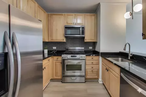 Kitchen - 420 E Waterside Dr #3304, Chicago, IL 60601 photo 3 of 6