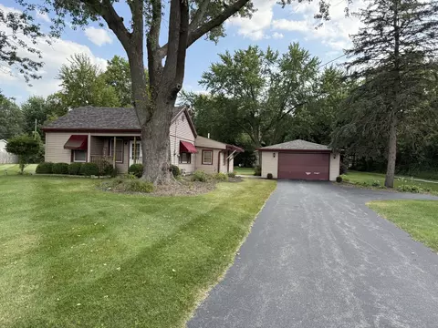 5453 Grove St, Roscoe, IL 61073