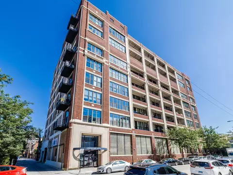 320 E 21st St #802, Chicago, IL 60616