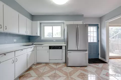 8846 Dee Rd #E, Des Plaines, IL 60016 photo 10