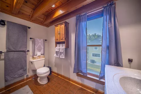 Bath - 754 South St, Elgin, IL 60123 photo 2 of 3