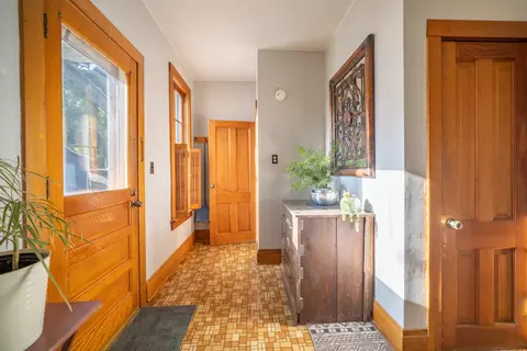 Entry Way - 754 South St, Elgin, IL 60123 photo 4 of 5