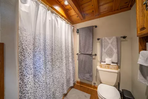 Bath - 754 South St, Elgin, IL 60123 photo 3 of 3