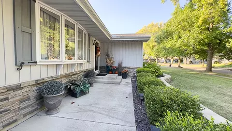 Exterior - 1316 Rutledge Rd, Bloomington, IL 61704 photo 8 of 10