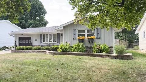 Exterior - 1316 Rutledge Rd, Bloomington, IL 61704 photo 9 of 10