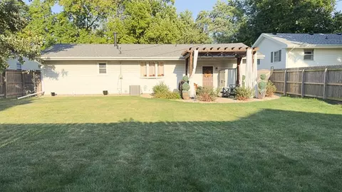 Exterior - 1316 Rutledge Rd, Bloomington, IL 61704 photo 6 of 10