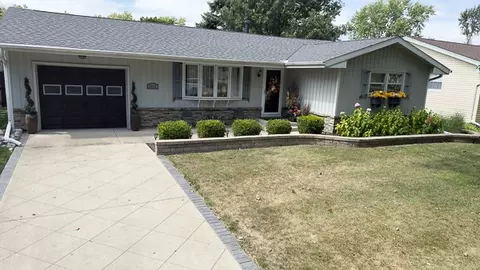 Exterior - 1316 Rutledge Rd, Bloomington, IL 61704 photo 2 of 10
