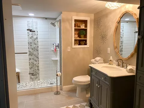 Bath - 1316 Rutledge Rd, Bloomington, IL 61704 photo 3 of 5