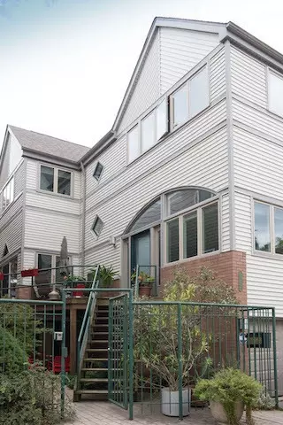 1127 W Cornelia Ave, Chicago, IL 60657