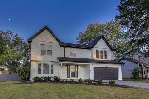927 Garfield Ave, Libertyville, IL 60048