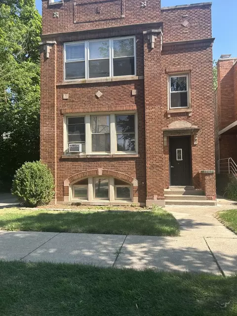 3240 W Victoria St, Chicago, IL 60659