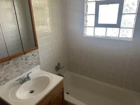 Bath - 506 E 144th Pl, Dolton, IL 60419 photo 1 of 2