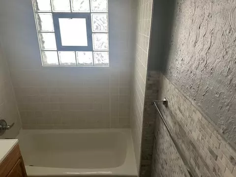 Bath - 506 E 144th Pl, Dolton, IL 60419 photo 2 of 2