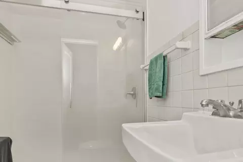 Bath - 222 E Chestnut St #3D, Chicago, IL 60611 photo 2 of 3