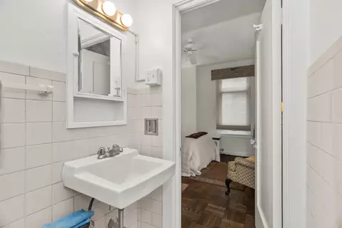 Bath - 222 E Chestnut St #3D, Chicago, IL 60611 photo 3 of 3