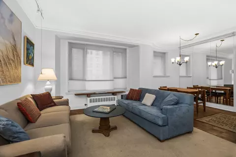 Living - 222 E Chestnut St #3D, Chicago, IL 60611 photo 1 of 3