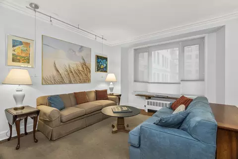 Living - 222 E Chestnut St #3D, Chicago, IL 60611 photo 3 of 3