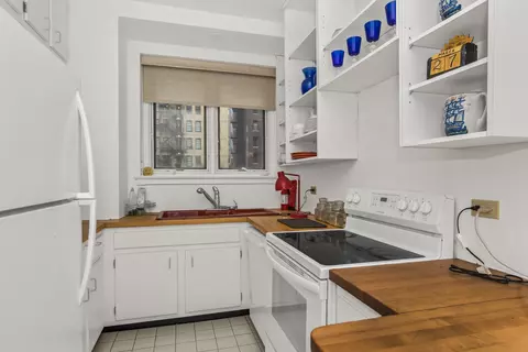 Kitchen - 222 E Chestnut St #3D, Chicago, IL 60611 photo 1 of 3