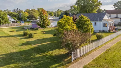 125 E Cleveland St, Cullom, IL 60929 photo 2
