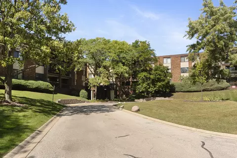 440 Raintree Ct #1D, Glen Ellyn, IL 60137