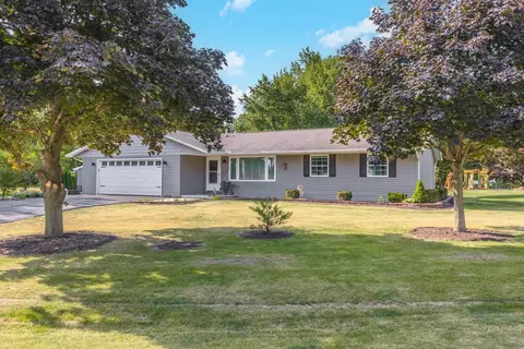 Exterior - 502 W Jeffery St, Cullom, IL 60929 photo 3 of 17