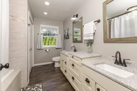 Bath - 502 W Jeffery St, Cullom, IL 60929 photo 1 of 3