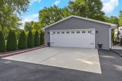 Exterior - 502 W Jeffery St, Cullom, IL 60929 photo 11 of 17