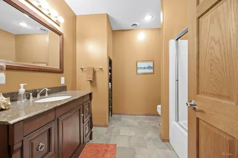 Bath - 2089 Sunset View Ln, Kankakee, IL 60901 photo 4 of 4