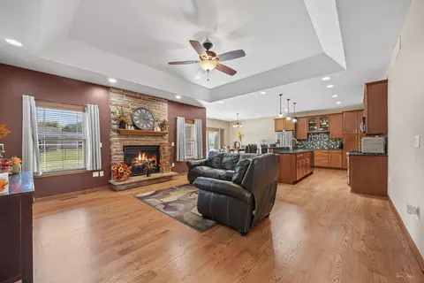 Living - 2089 Sunset View Ln, Kankakee, IL 60901 photo 1 of 4